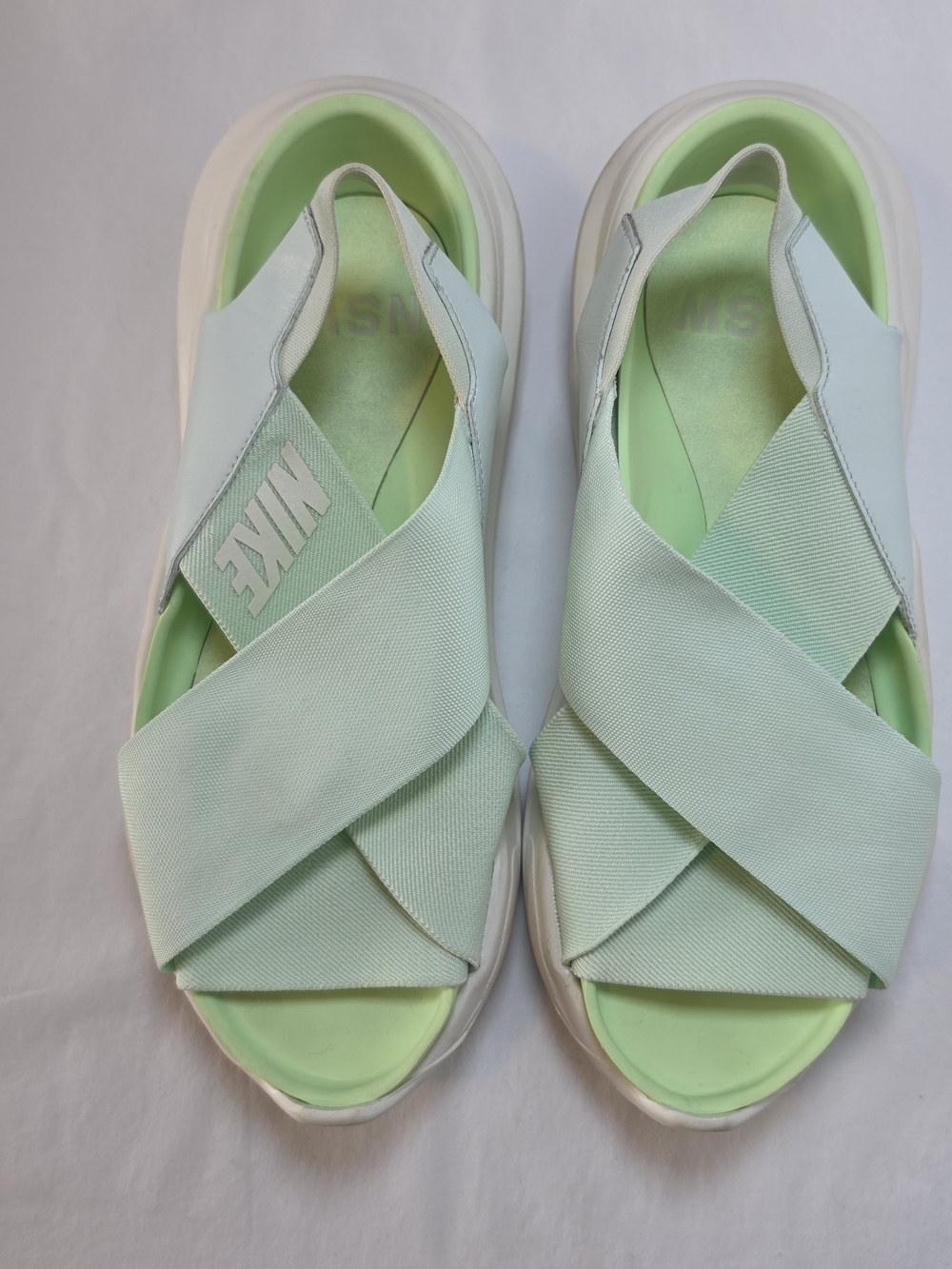 NIKE PRAKTISK MINT GREEN PLATFORM SPORT SANDALS ELASTIC CROSS STRAP WOMEN'S US 8